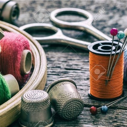 Näharbeiten<br />
– Änderungsarbeiten<br />
– Kleidung ändern<br />
– Kürzen (Hosen, Röcke, Kleider)<br />
– Reparaturen (Textil)<br />
– Ausbessern Kleine N&auml;harbeiten, &Auml;nderungsschmeiderei (Talentetausch Kärnten)