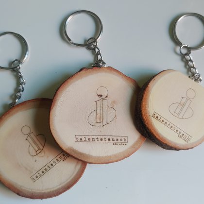 Schlüsselanhäger, Holz, personalisiert, Geschenk, Laser, Lasergravur, Handarbeit Schlüsselanhänger aus Holz (Talentetausch Kärnten)